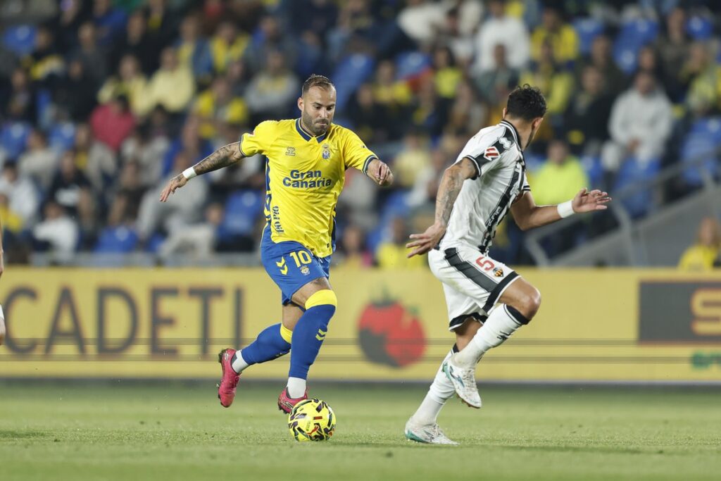 El conjunto grancanario termina el domingo en puestos de promoción de ascenso aunque baja hasta la sexta posición. El Córdoba recupera el miércoles su partido aplazado contra el Ceuta. La Unión Deportiva Las Palmas sigue una jornada más en puestos de promoción de ascenso. Los resultados que podían sacar a los amarillos de los puestos