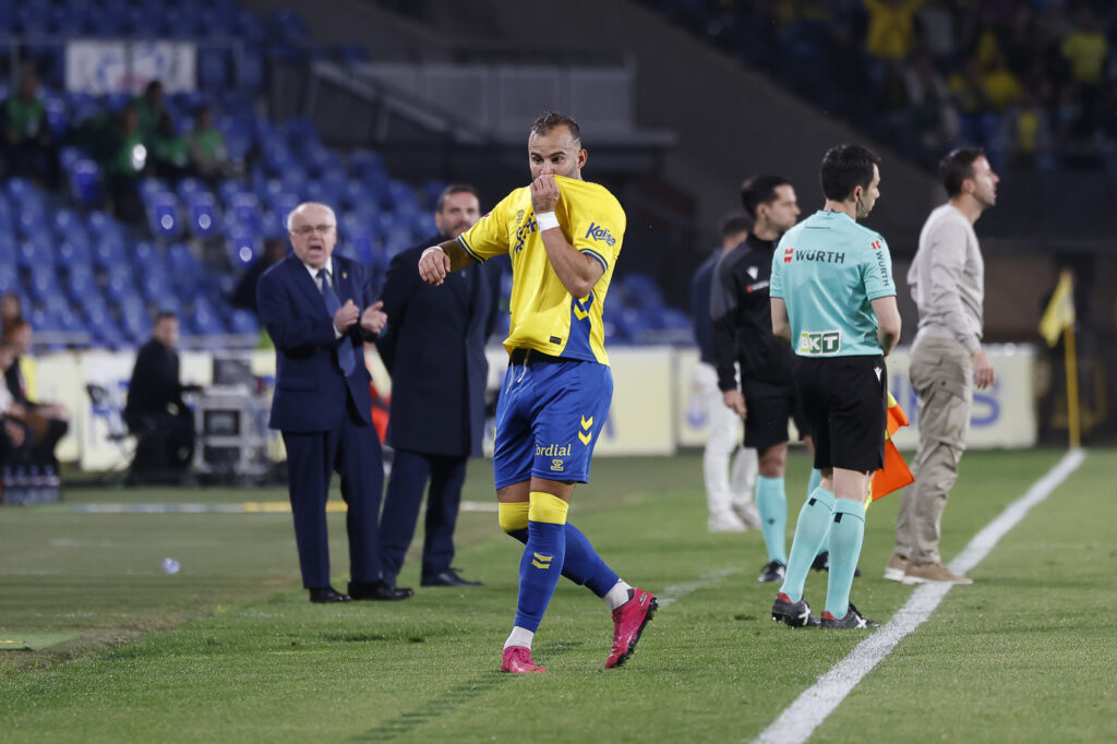 El delantero grancanario de la Unión Deportiva Las Palmas firma su continuidad en la entidad amarilla hasta el 30 de junio de 2028 con opción a una temporada más. Jesé Rodríguez se ha ganado su continuidad en la Unión Deportiva Las Palmas y la entidad amarilla ha hecho oficial este martes su continuidad en el