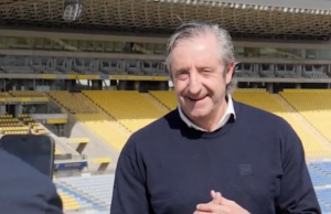 El Chiringuito: Josep Pedrerol visita a la plantilla de la UD Las Palmas en Barranco Seco
