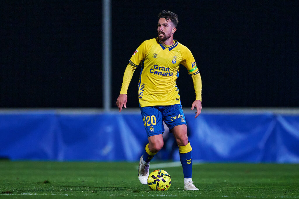 El mediocentro tinerfeño mandó un mensaje de optimismo y ejerció de líder de la Unión Deportiva Las Palmas, saliéndose de mensajes tímidos y demostrando ambición para que el representativo vuelva a la élite del fútbol español. Palabra de líder. No es el primer capitán en la presente temporada, pero Kirian Rodríguez es un líder dentro