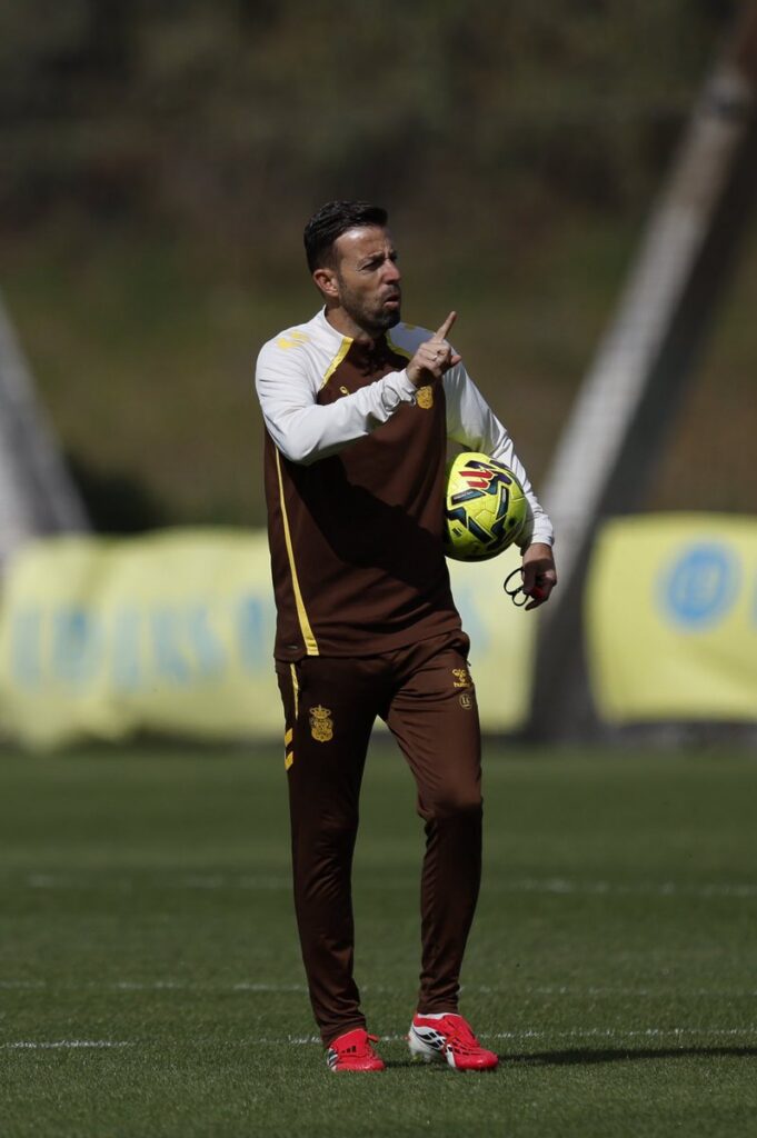 Luis García entrenamiento | udlaspalmas.NET El técnico de la Unión Deportiva Las Palmas destacó la importancia del partido de este domingo en Ipurua y asegura que Iñaki González es una de las opciones que contempla para jugar contra el Eibar. La Unión Deportiva Las Palmas visita este domingo al Eibar, en un encuentro que Luis García espera que "sea muy