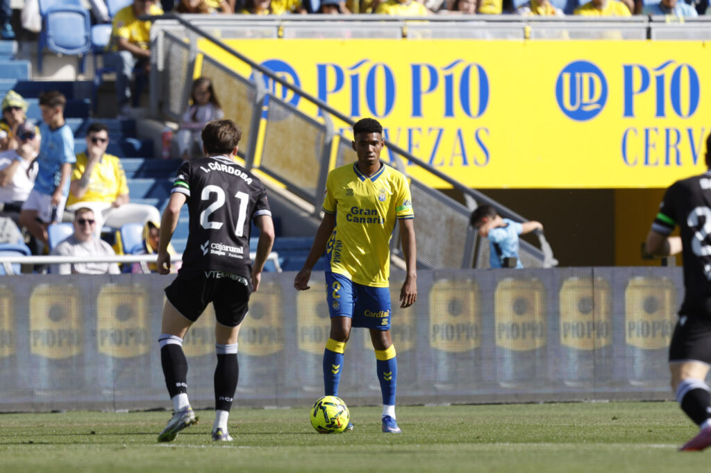 El lateral mallorquín disputó este sábado su partido número cien con la Unión Deportiva Las Palmas, equipo al cual llegó el 12 de agosto de 2022 en forma de cesión por el Real Madrid. Marvin Park llegó el pasado 12 de agosto de 2022 a la Unión Deportiva Las Palmas y lo hizo cedido por