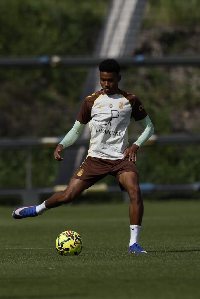 Marvin Park entrenamiento0 | udlaspalmas.NET El capitán de la Unión Deportiva Las Palmas se queda en Gran Canaria y no se desplazará hasta el País Vasco para el enfrentamiento de este domingo contra el Eibar debido a unas molestias físicas. A falta de dos entrenamientos aún por realizar y con Luis García pudiéndose guardar cualquier carta debajo de la manga,