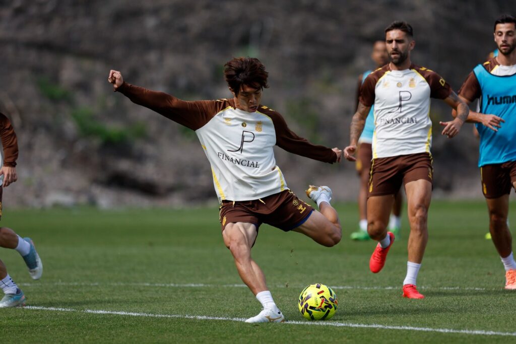 El presidente de la Unión Deportiva Las Palmas asegura estar contento con la temporada del conjunto grancanario ya habló sobre varios nombres propios dentro de la primera plantilla amarilla. Miguel Ángel Ramírez analizó este miércoles en la Cadena Cope el momento actual por el cual pasa la Unión Deportiva Las Palmas. Con el mismo mensaje