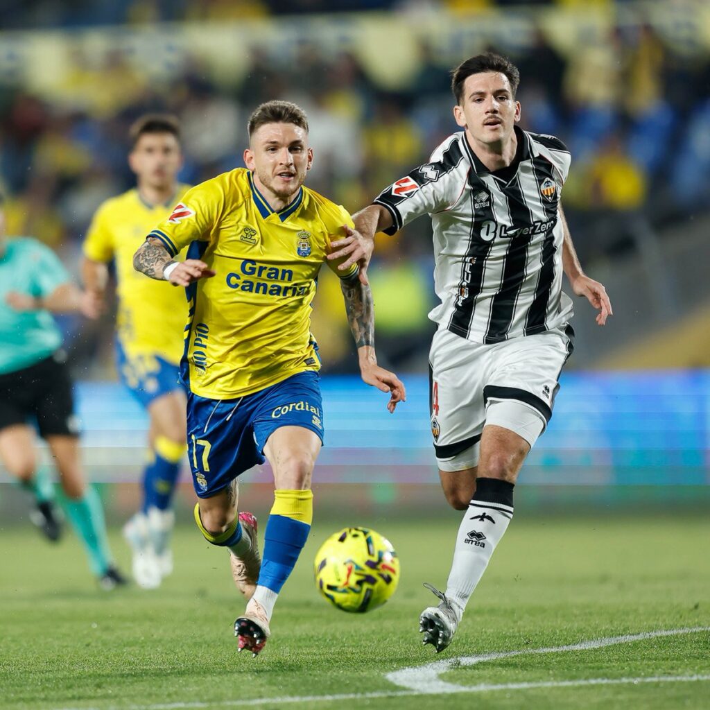 Viti Rozada Castellón | udlaspalmas.NET El técnico de la Unión Deportiva Las Palmas ha apostado varias veces por jugar con Marvin Park y Viti Rozada juntos como titulares y lo hizo también este sábado contra el Castellón. ¿Repetirá en el Reino de León? Marvin Park y Viti Rozada, dos jugadores de marcado carácter ofensivo y que pugnan desde la temporada