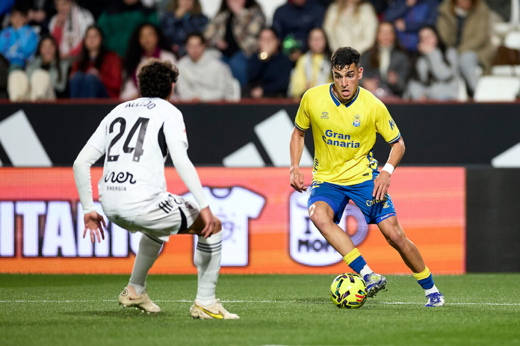 En el tiempo de descuento, el Albacete Balompié remontó el partido ante una Unión Deportiva que llegó ganando a los últimos minutos del partido y acabó perdiendo. El equipo de Luis García realizó una gran primera parte pero perdonó cuando pudo irse con una buena ventaja en el marcador al tiempo de descanso. Una mala