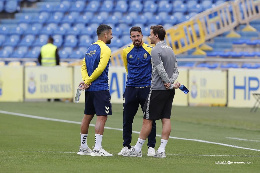 El central del Sporting de Gijón volvió por primera vez al Estadio de Gran Canaria pero se quedó sin minutos y su equipo fue derrotado por la Unión Deportiva Las Palmas. Pieza fundamental en la cantera de la Unión Deportiva Las Palmas y con un total de 159 partidos oficiales con el primer equipo, Eric
