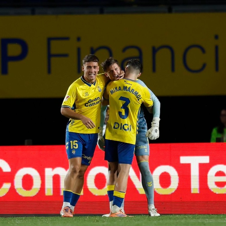 El cancerbero croata de la Unión Deportiva Las Palmas hizo quizás su partido más destacado en el conjunto grancanario con paradas espectaculares que dieron la victoria al equipo de Luis García. Dinko Horkaš fue quizás la gran diferencia entre el partido del Albacete y el partido del Sporting. Entre un partido que la Unión Deportiva