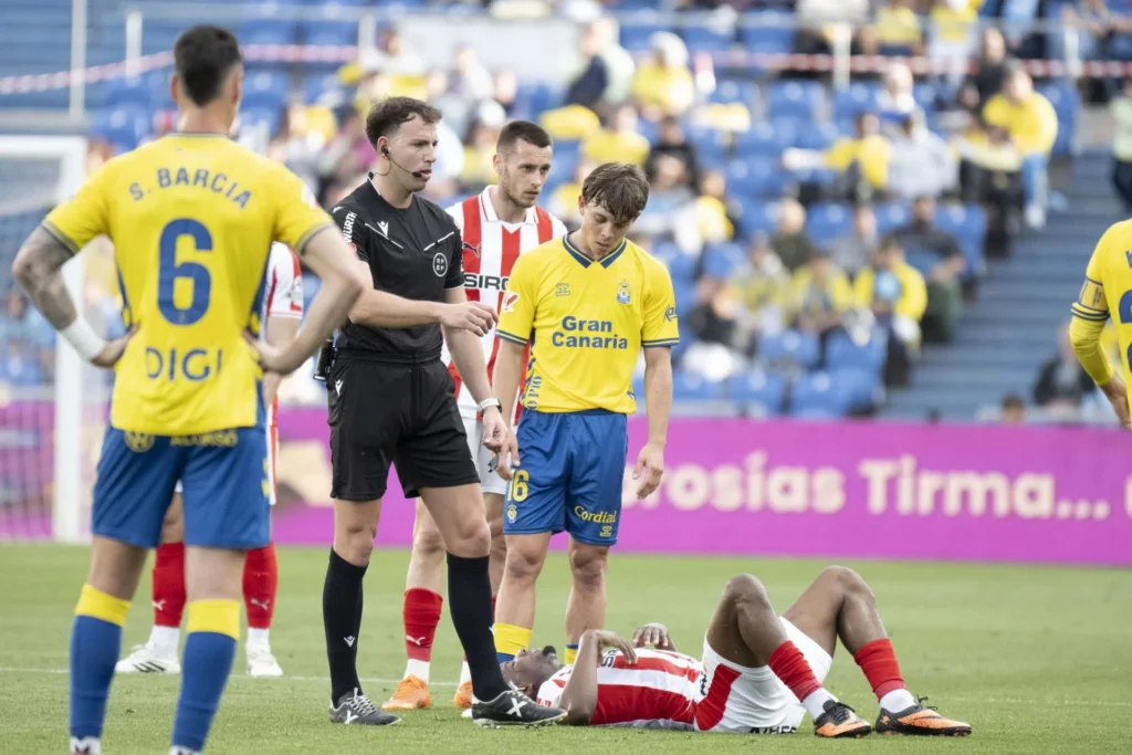 El mediocentro italiano de la Unión Deportiva Las Palmas no estará disponible para el partido de este domingo contra la Sociedad Deportiva Eibar en Ipurua. La Unión Deportiva Las Palmas de Luis García tiene dos bajas seguras para el partido de este domingo contra el Eibar, a partir de las 13:00 horas, en Ipurua. El