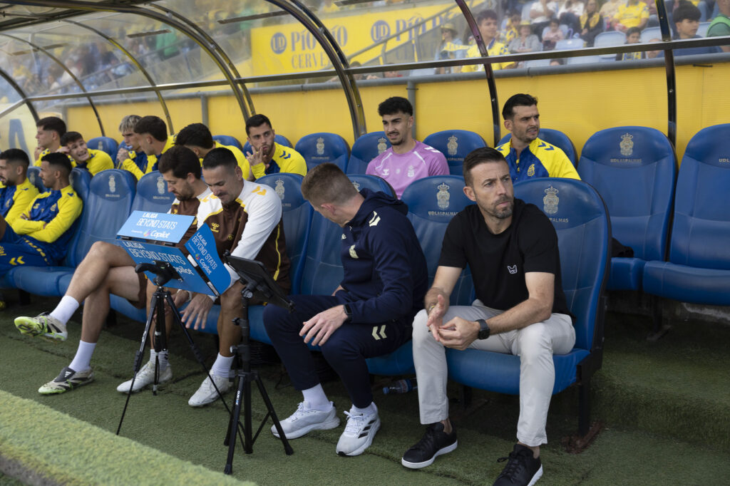 Luis García Sporting1 | udlaspalmas.NET El entrenador de la Unión Deportiva Las Palmas se mostró satisfecho por la victoria contra el Sporting de Gijón y destaca los primeros 75 minutos realizados por el equipo amarillo y realza el trabajo de José Yepes. Tres puntos contra el Sporting de Gijón para volver a sonreír en la Unión Deportiva Las Palmas: "Muy
