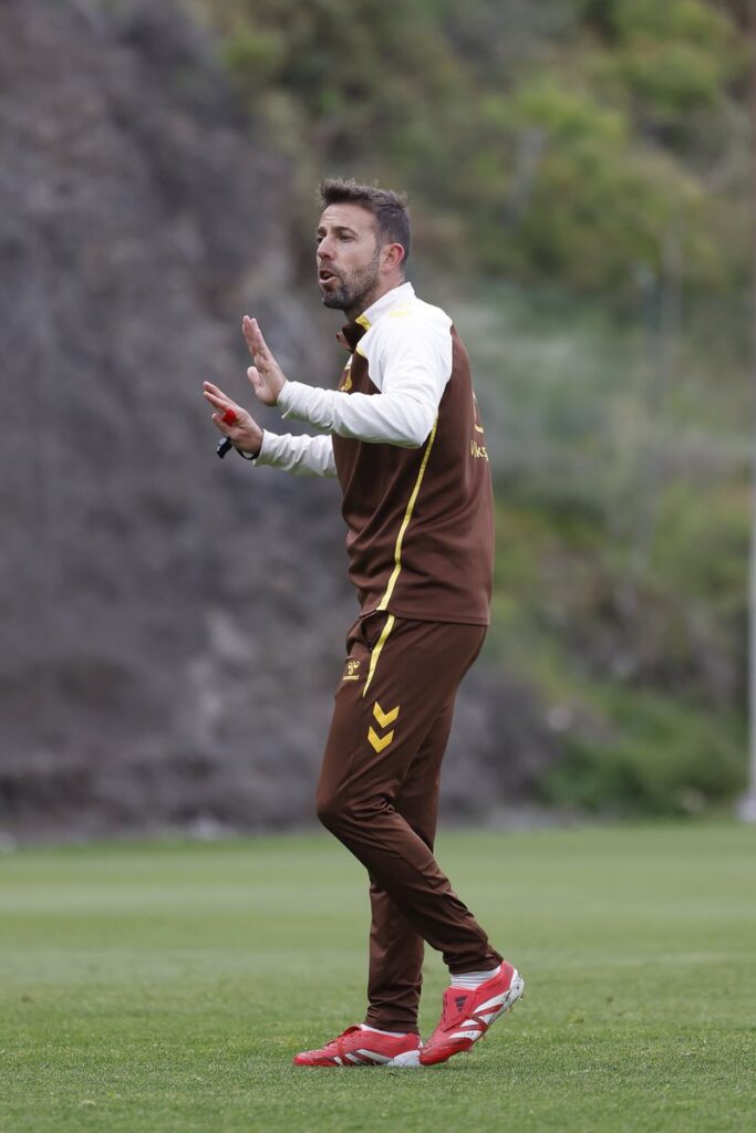 Luis García entrenamiento | udlaspalmas.NET El técnico de la Unión Deportiva Las Palmas destacó la importancia del partido de este domingo en Ipurua y asegura que Iñaki González es una de las opciones que contempla para jugar contra el Eibar. La Unión Deportiva Las Palmas visita este domingo al Eibar, en un encuentro que Luis García espera que "sea muy