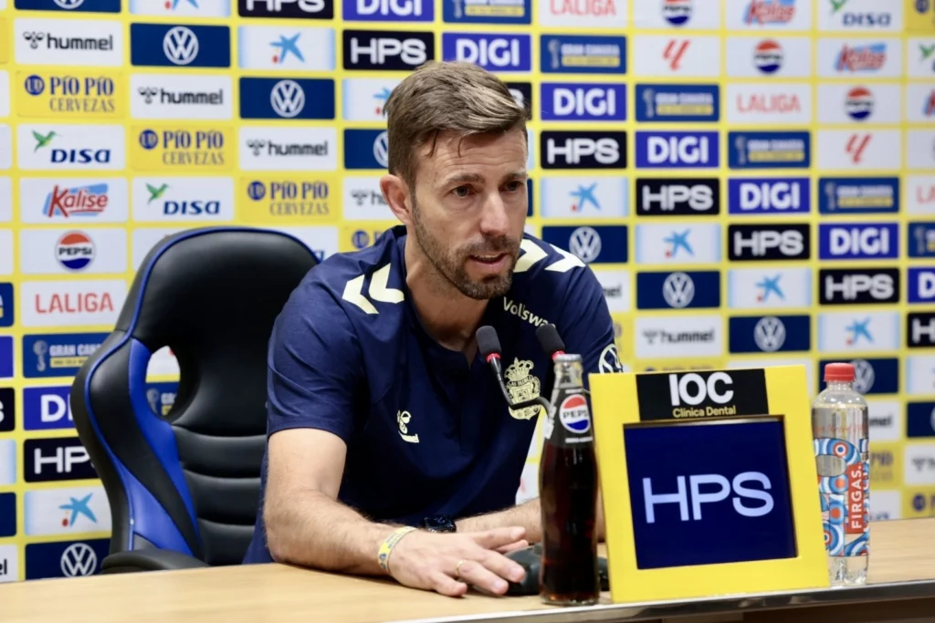 Luis-García-rdp | udlaspalmas.NET El técnico de la Unión Deportiva Las Palmas destacó las fortalezas del Huesca, rival de este domingo, ya habló de la importancia de la recuperación física de cara al partido contra el equipo oscense. No han pasado ni 48 horas desde la victoria contra el Granada y Luis García ya ha vuelto a la sala