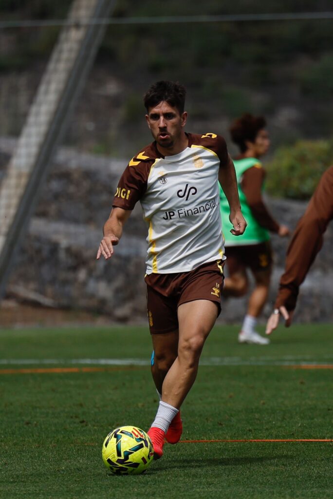 Manu Fuster entrenamiento | udlaspalmas.NET El conjunto grancanario volvió este miércoles al trabajo en la Ciudad Deportiva de Barranco Seco y ya comienza a preparar el duelo de este domingo en Ipurua. Vuelta al trabajo para la Unión Deportiva Las Palmas. El equipo de Luis García volvió este miércoles al trabajo en la Ciudad Deportiva de Barranco Seco, donde se