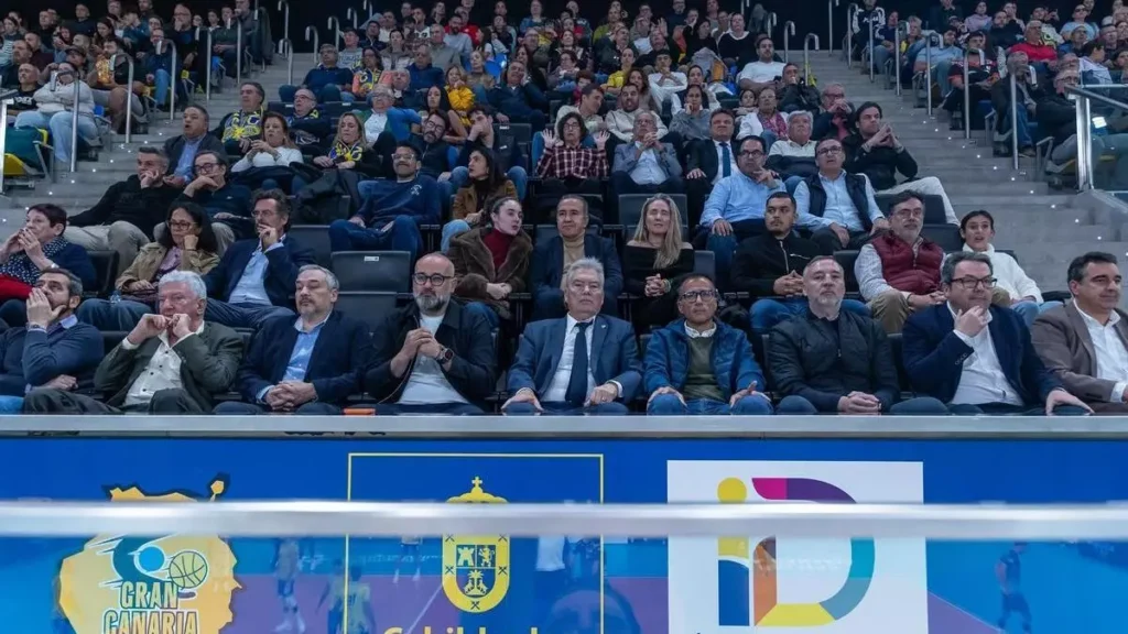 Miguel Ángel Ramírez palco Gran Canaria Arena | udlaspalmas.NET Miguel Ángel Ramírez confirmó este miércoles que la Unión Deportiva Las Palmas tiene la intención de aglutinar a varios clubes de élite de Gran Canaria de diferentes modalidades bajo el escudo de la entidad grancanaria. La Unión Deportiva Las Palmas tiene otro plan más allá del fútbol. La entidad amarilla trabaja en ser un club