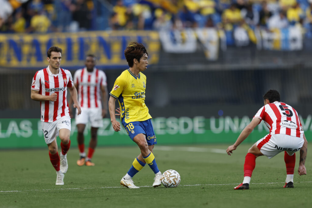 Taisei Miyashiro Sporting1 | udlaspalmas.NET El conjunto grancanario estuvo a punto de quedarse una vez más con la miel en los labios pero Dinko Horkaš permitió que la Unión Deportiva Las Palmas se hiciera con los tres puntos y siga una semana más en promoción de ascenso. Ale García adelantó al conjunto amarillo, que volvió a ser mejor en la