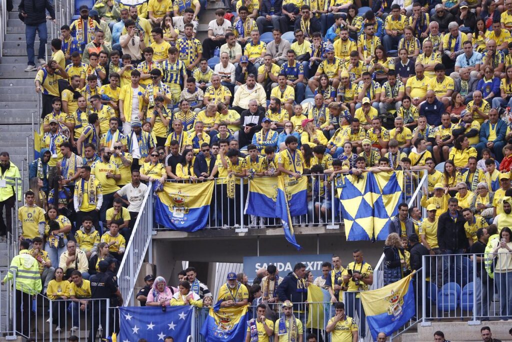Afición Málaga | udlaspalmas.NET Unión Deportiva Las Palmas y Almería han incluido o casi regalado la entrada para el partido de su estadio en las semifinales. Las Palmas vuelve a premiar a los abonados, como en 2022. Cuatro son los equipos que disputarán la promoción de ascenso a Primera División en este 2026 pero son momentos totalmente diferentes según