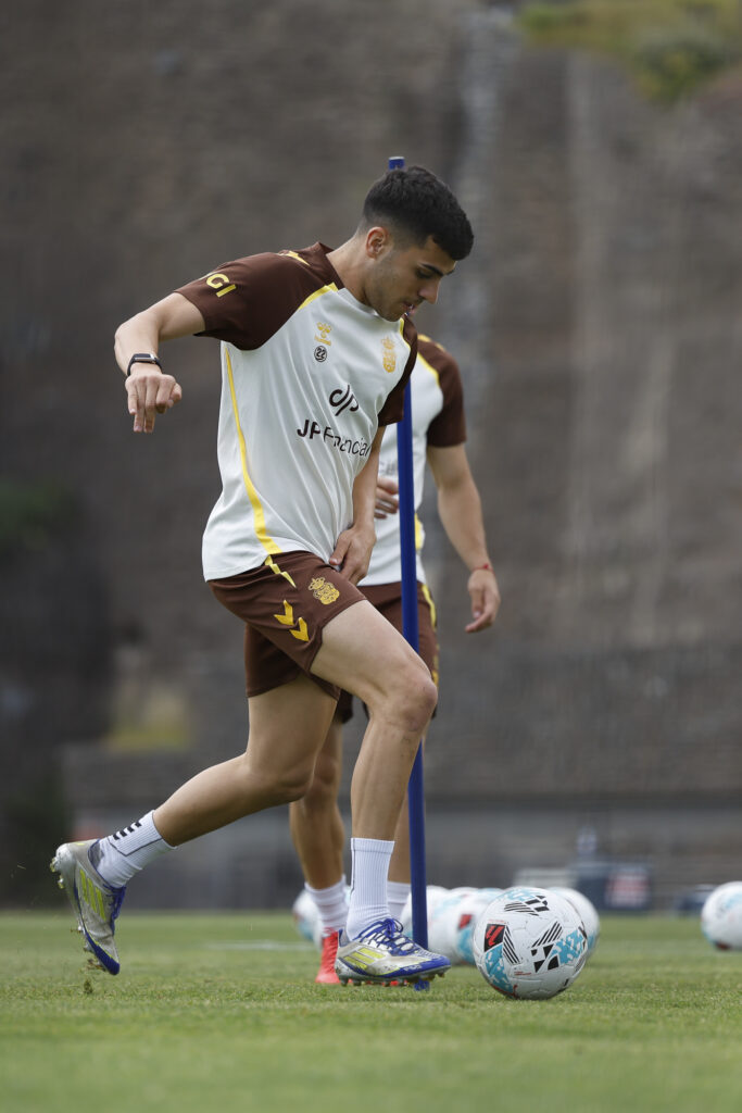 El conjunto grancanario intentará aprovechar en su visita a Cádiz el mal momento por el cual pasa el equipo andaluz y para ello intentará aprovechar la 'mandíbula débil' que actualmente tiene el equipo amarillo. El Cádiz está en el peor momento de la temporada y la Unión Deportiva Las Palmas está en su peor momento