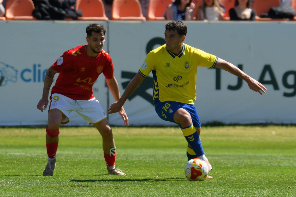 Sergio Viera, Alcalá | udlaspalmas.NET A pesar de la derrota de este domingo contra el Alcalá, Las Palmas Atlético llega a las cuatro últimas jornadas de la liga con cinco puntos de ventaja sobre la eliminatoria de permanencia y seis puntos sobre el descenso. El tramo final de la Segunda Federación ya está en marcha. A Las Palmas Atlético únicamente