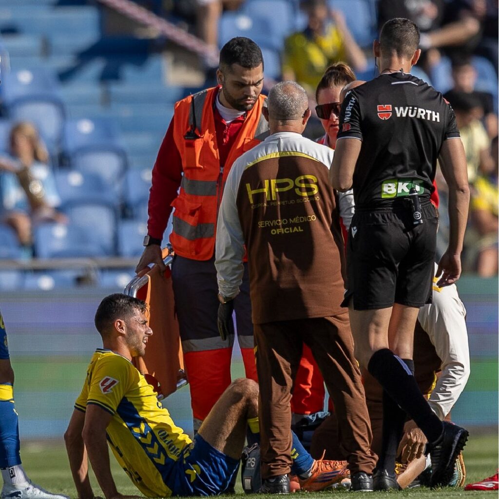 Enzo Loiodice lesión Granada | udlaspalmas.NET El mediocentro francés de la Unión Deportiva Las Palmas fue baja en el partido de este domingo contra el Huesca y la entidad amarilla confirmó que sufre un esguince de tobillo en su pierna izquierda. Poco más de media hora antes de hacer oficial las alineaciones para enfrentarse este domingo a la Sociedad Deportiva Huesca,