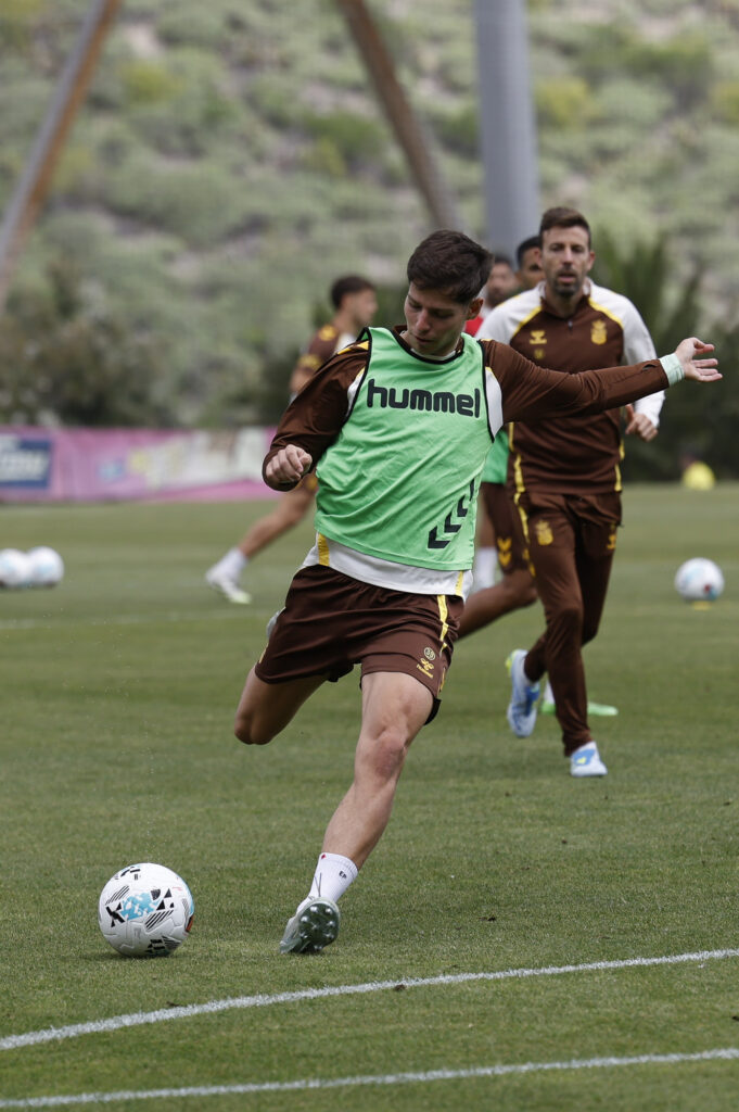 El extremo de Cambrils destacó la importancia del partido de este lunes contra el Cádiz y habló sobre el nivel que está mostrando en estas últimas semanas de competición. La Unión Deportiva visita este lunes a un Cádiz que llega con entrenador nuevo: "Esperamos un partido complicado, el Cádiz viene en una mala dinámica pero