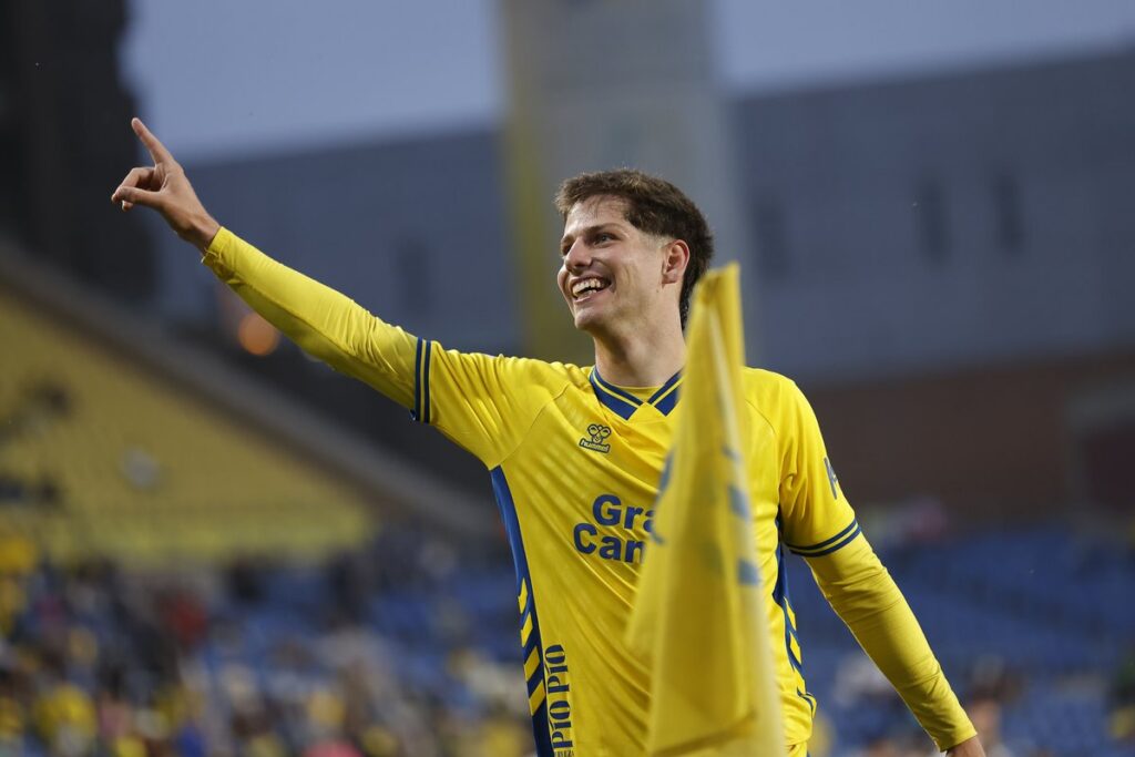 El conjunto grancanario no sale favorecido del triple empate entre el Málaga, el Burgos y la Unión Deportiva Las Palmas, que a falta de seis jornadas está situado fuera de los puestos de promoción de ascenso. Tras la victoria de la Unión Deportiva Las Palmas contra el Leganés y la derrota del Burgos contra el