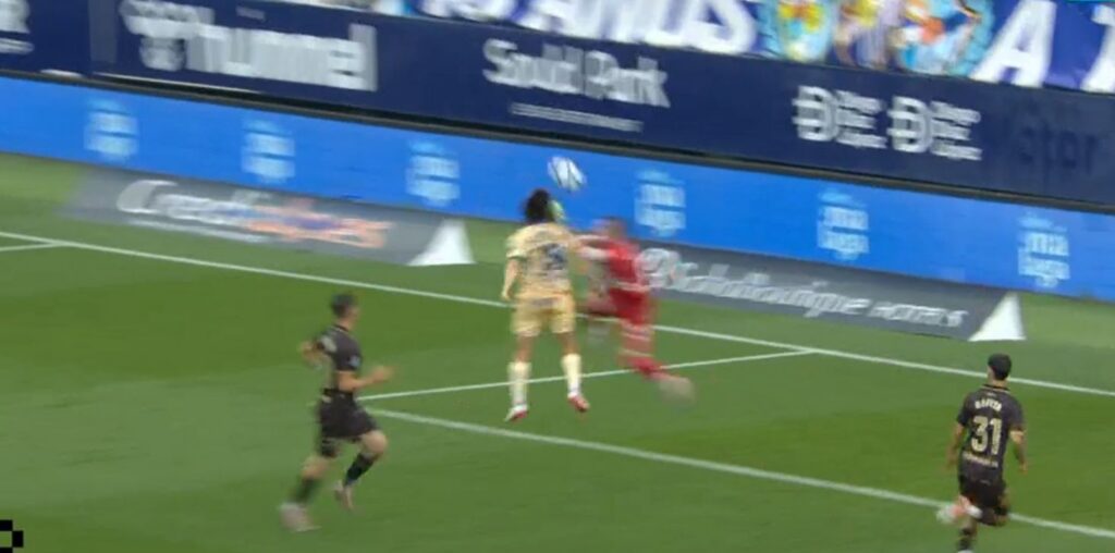 IMG-20260411-WA0059 | udlaspalmas.NET El entrenador de la Unión Deportiva Las Palmas verbalizó en sala de prensa el sentir del vestuario del conjunto grancanario, atónitos ante la decisión arbitral al no señalar penalti sobre Taisei Miyashiro. La segunda parte realizada por la Unión Deportiva Las Palmas, o más bien tras encajar el primer gol del partido sobre la hora