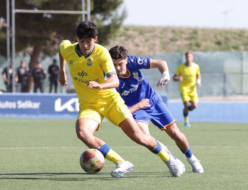 Las Palmas Atlético perdió este domingo en casa del Getafe B y se complicó la permanencia en un partido donde compitió hasta recibir el primer gol. Vea las mejores fotos de Jorge Collado para udlaspalmas.NET.