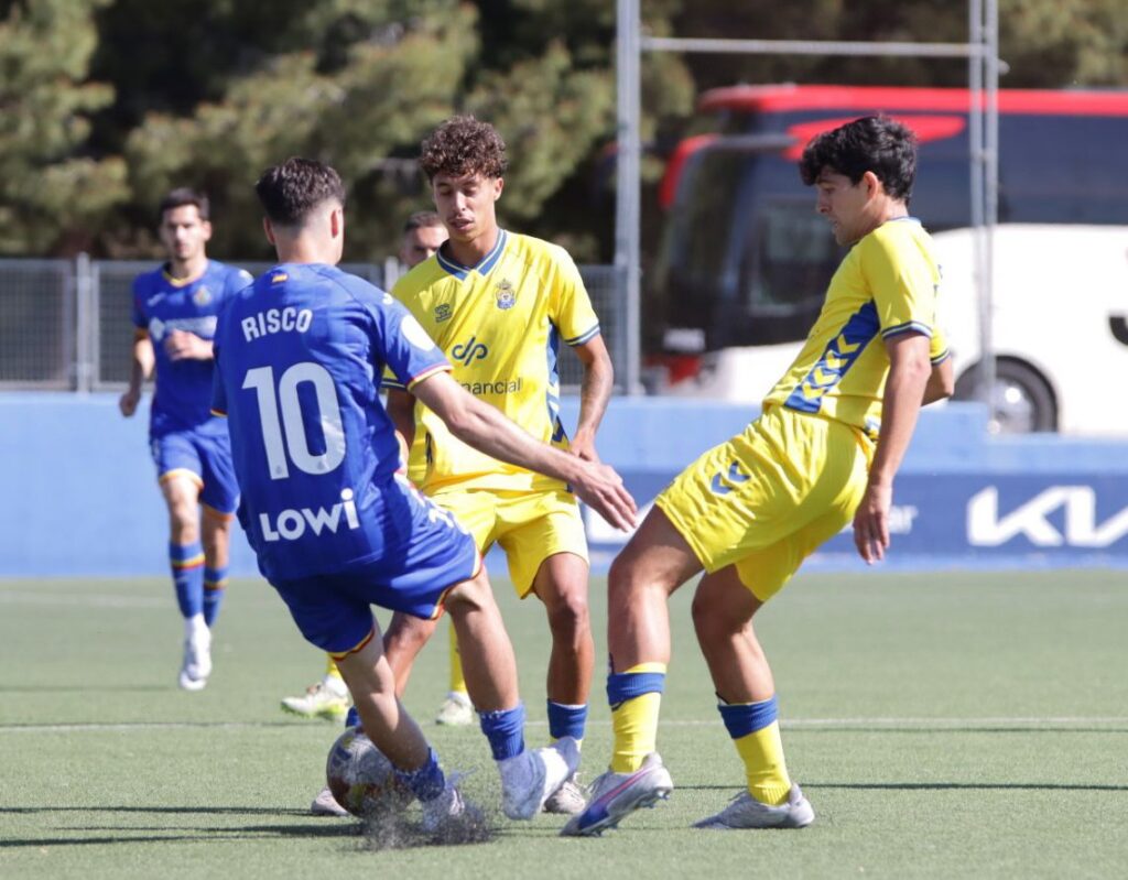 Las Palmas Atlético perdió este domingo en casa del Getafe B y se complicó la permanencia en un partido donde compitió hasta recibir el primer gol. Vea las mejores fotos de Jorge Collado para udlaspalmas.NET.