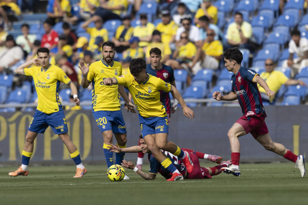 El conjunto grancanario ha hecho oficial este jueves que Iñaki González aumenta dos temporadas más su vinculación en la Unión Deportiva Las Palmas hasta el 30 de junio de 2029. Hay Iñaki González para años. De manera sorpresiva, la Unión Deportiva Las Palmas ha anunciado este jueves la renovación del mediocentro pacense hasta el próximo