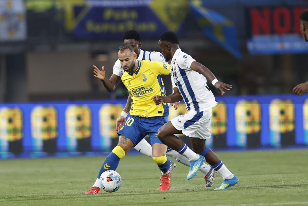 El '10' de la Unión Deportiva Las Palmas cumplió este viernes su partido número cien en el conjunto grancanario, donde está inmerso en su tercera etapa de amarillo. Tres etapas distintas y cuatro temporadas distintas defendiendo los colores de la Unión Deportiva Las Palmas ha necesitado Jesé Rodríguez para llegar a los cien partidos oficiales