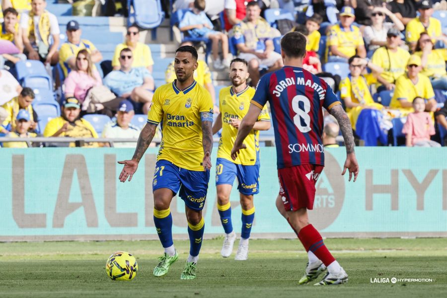 Los jugadores de la Unión Deportiva Las Palmas se mostraron muy contentos tras conseguir la victoria contra el Huesca y la cuarta victoria seguida en el Estadio de Gran Canaria. Con un gol y una asistencia, Jesé Rodríguez fue clave en la victoria de este domingo contra el Huesca en una victoria donde se demostró