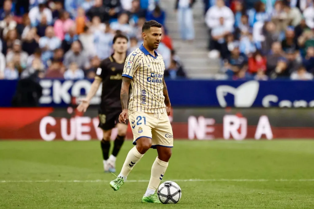 El entrenador de la Unión Deportiva Las Palmas desveló este viernes que Jonathan Viera no estuvo en la convocatoria contra el Cádiz al sufrir una molestia física en el penúltimo entrenamiento de la semana. El pasado sábado, Luis García atendió a los medios de comunicación dos días antes del partido contra el Cádiz. En aquella