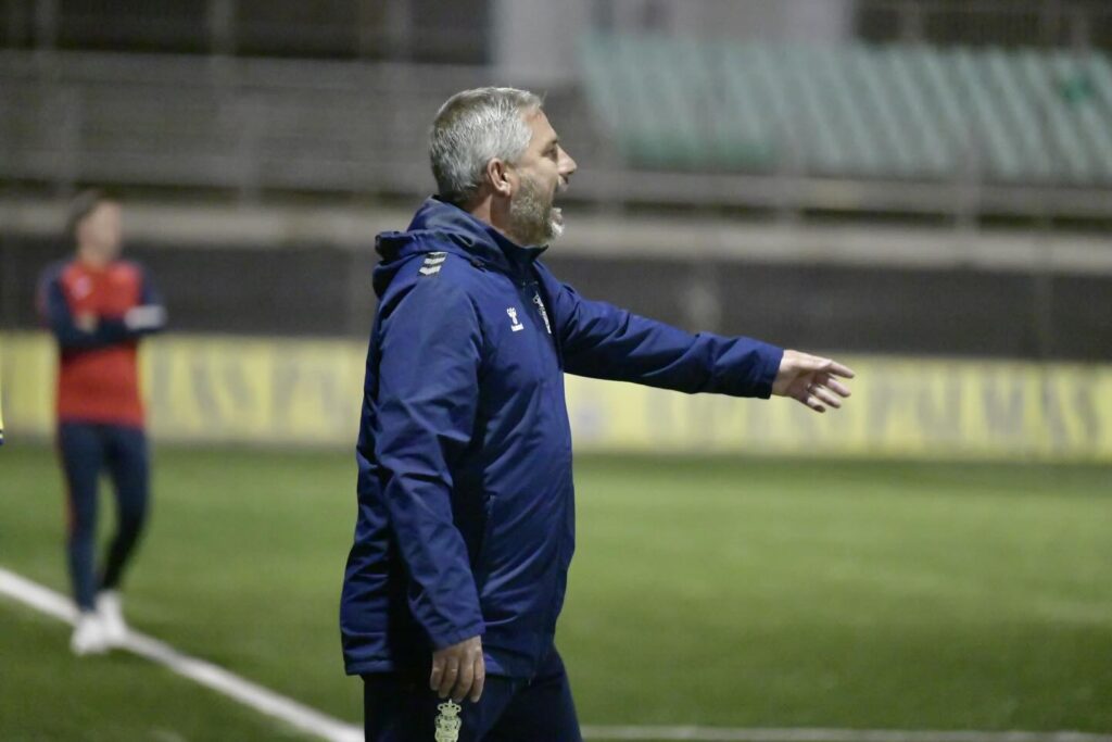 El entrenador grancanario seguirá siendo el líder de Las Palmas Atlético tras conseguir la permanencia en Segunda Federación bajo su dirección en las dos últimas jornadas. José Antonio Robaina y Héctor Nuez seguirán en sus respectivos equipos. Ya empieza a coger forma los principales equipos de la cadena de filiales de la Unión Deportiva Las
