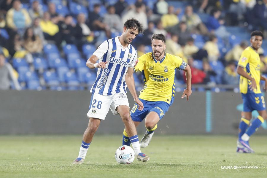 El respetable que acudió este viernes al partido contra el Leganés pitó en reiteradas ocasiones a Kirian Rodríguez al considerar que ralentizaba el juego. El capitán sufrió los pitos desde la primera parte y acabó por hartarse. Pieza fundamental en la mejor Unión Deportiva Las Palmas del último lustro con un principio de temporada espectacular