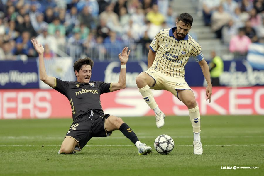 Kirian Rodríguez Málaga0 | udlaspalmas.NET El conjunto grancanario fue capaz de competir ante el Málaga hasta que el primer gol andaluz cambió por completo el signo del encuentro y hundió a los amarillos. Jesé Rodríguez perdonó un mano a mano en la primera parte. Las Palmas estuvo a merced del Málaga durante algunos minutos. Los amarillos pierden el golaverage contra