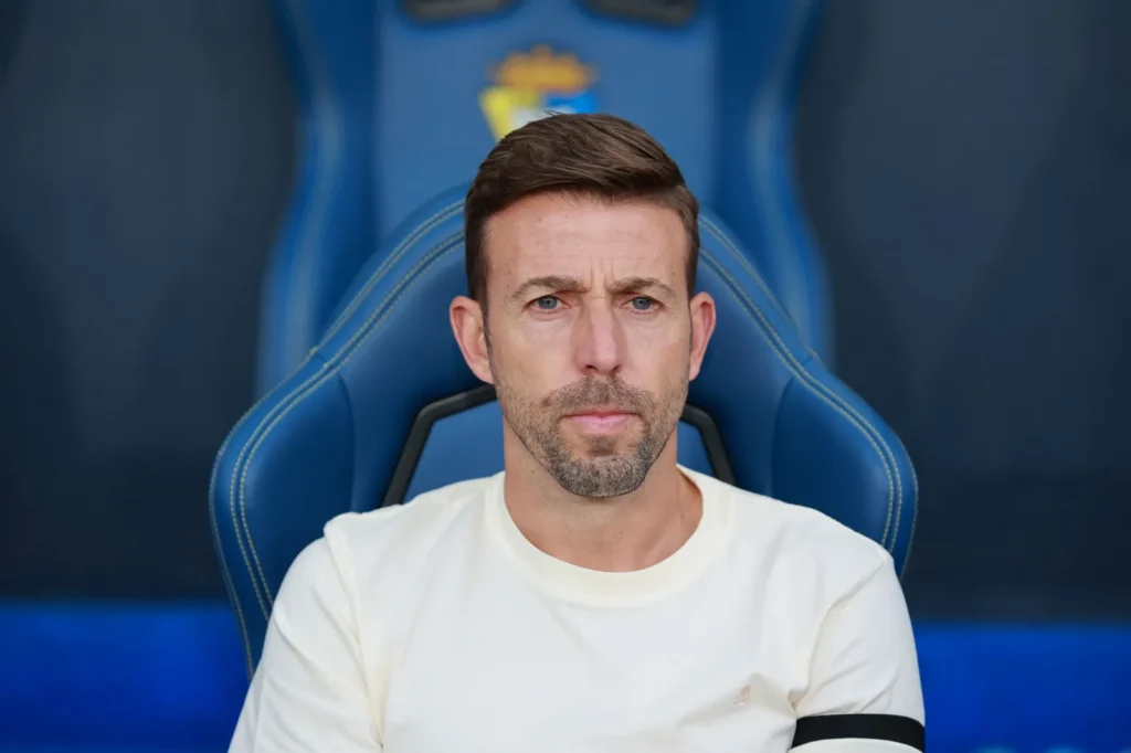 La Unión Deportiva Las Palmas intenta cerrar la continuidad de Luis García, que tras no conseguir el ascenso acaba este 30 de junio su vinculación con el representativo. La nueva Unión Deportiva Las Palmas 2026-2027 ya está cogiendo forma desde hace varios meses a lo que nombres propios de jugadores se refiere con decisiones ya