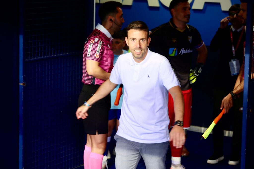 El entrenador de la Unión Deportiva Las Palmas hizo hincapié en el posible penalti sobre Taisei Miyashiro y se mostró optimista de cara al tramo final de la temporada. Dura derrota de la Unión Deportiva Las Palmas en Málaga: "Sensación mala porque creo que es cierto que el primer tiempo está bastante igualado, hay prácticamente