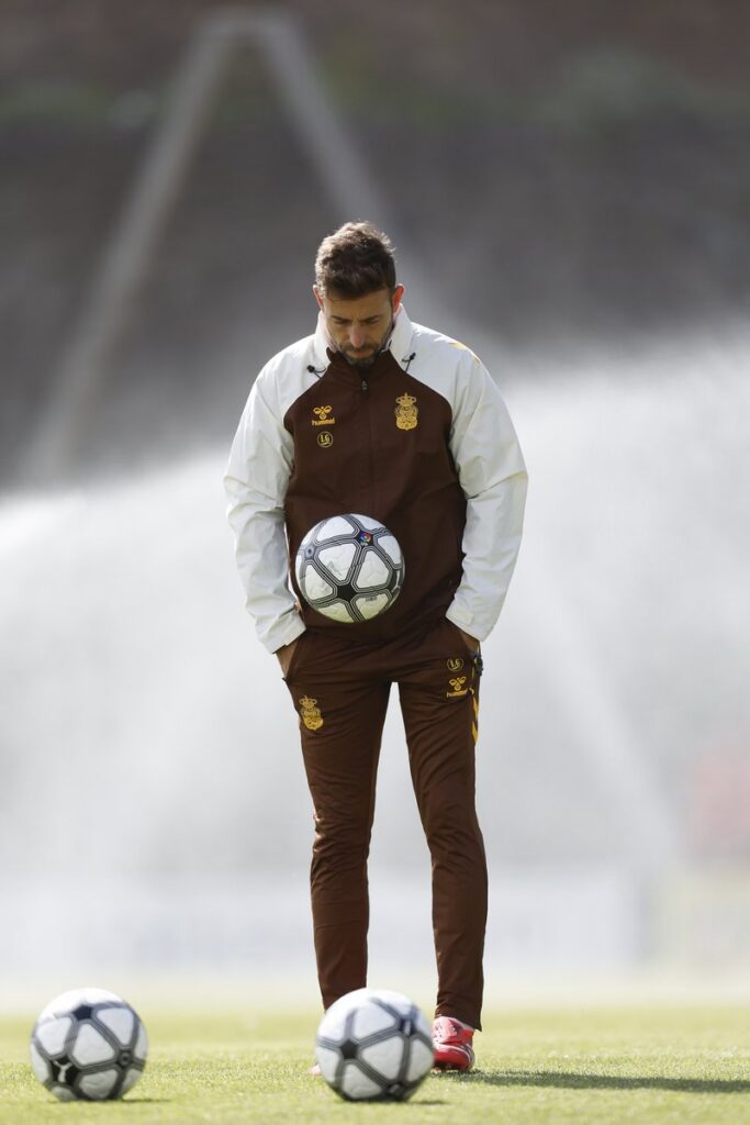 El entrenador de la Unión Deportiva Las Palmas analizó la actualidad del conjunto grancanario en la previa del partido de este viernes contra el Leganés. Nueva semana tras la derrota contra el Málaga y para preparar el duelo contra el Leganés: "Hemos trabajado muy bien, con muy buena intensidad, hemos incidido en situaciones a corregir