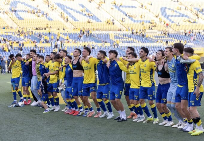 Las Palmas se hace fuerte en casa para seguir soñando
