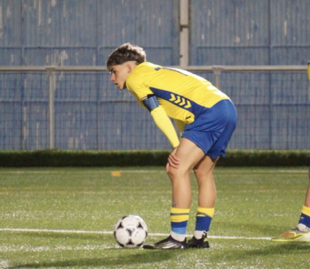 Rafa Cruz y Jorge Cruz empiezan a dejar su huella en el principal equipo juvenil de la Unión Deportiva Las Palmas. Jorge Cruz, máximo goleador del Juvenil C, debutó el pasado sábado con el primer juvenil, donde destaca Rafa Cruz desde enero. Gemelos camino del primer camino de la Unión Deportiva Las Palmas. Una historia