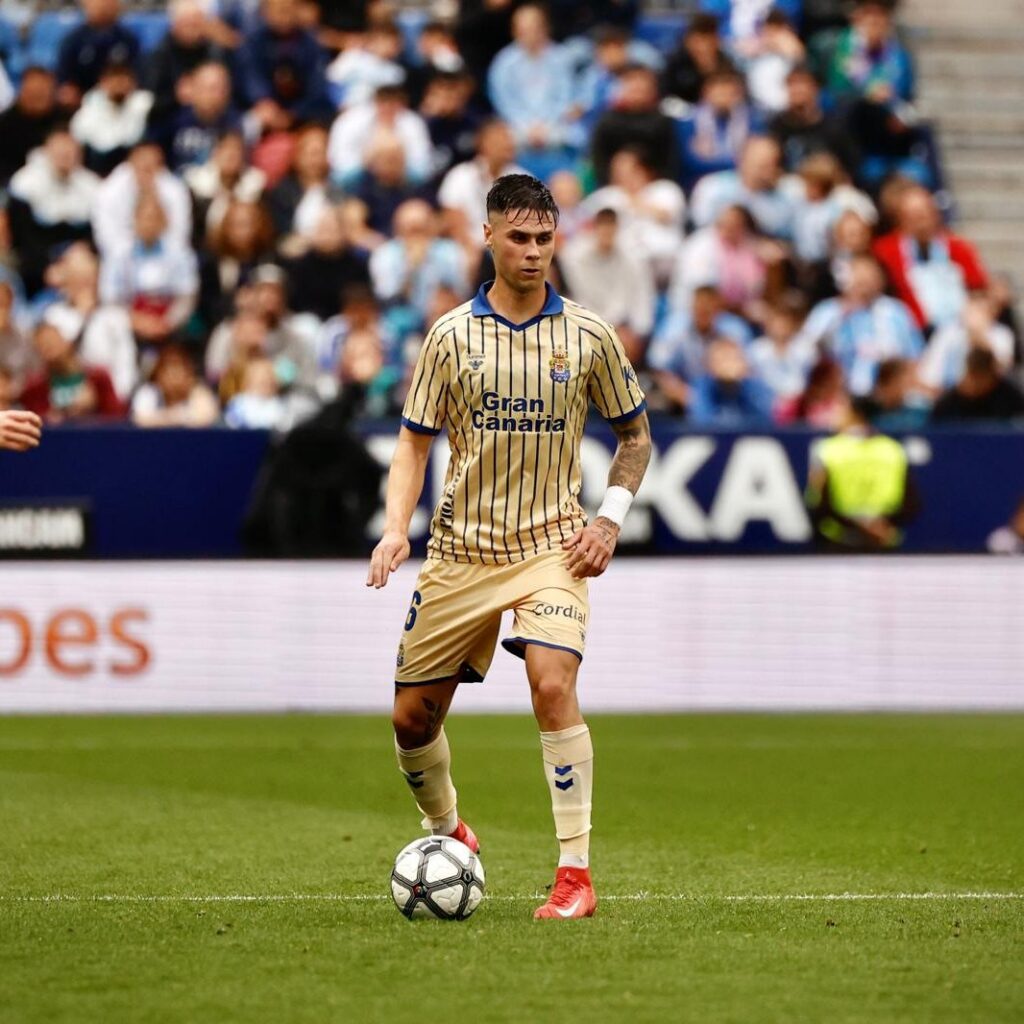 El central gallego terminará este 30 de junio su cesión en la Unión Deportiva Las Palmas y su destino estará en otro equipo que no es el representativo. La Unión Deportiva Las Palmas y el Legia de Varsovia, club propietario de los derechos de Sergio Barcia hasta el 30 de junio de 2027, no han