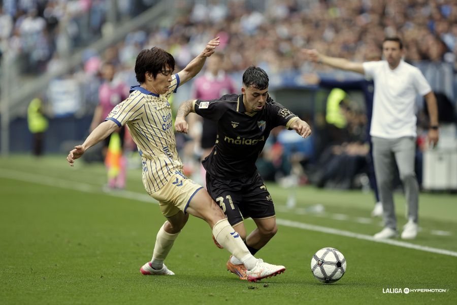Taisei Miyashiro Málaga0 | udlaspalmas.NET El atacante japonés es de los mejores jugadores de la Unión Deportiva Las Palmas en esta segunda vuelta del campeonato y este sábado se retiró lesionado de La Rosaleda. Ha marcado cuatro goles en doce partidos. Las malas noticias se sucedieron en una tarde negra en La Rosaleda de Málaga. La Unión Deportiva Las Palmas