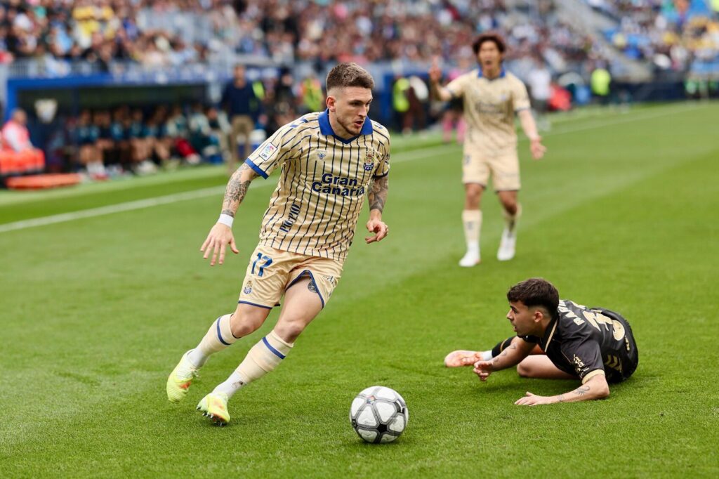 Viti Rozada Málaga | udlaspalmas.NET El conjunto grancanario estrenó este sábado su quinta equipación de la temporada, un equipaje especial para la jornada 'retro' promovida por LaLiga y que no dio 'suerte' en La Rosaleda. Por primera vez en la historia, la Unión Deportiva Las Palmas ha hecho uso de una quinta equipación durante una temporada. Tras volver a recuperar