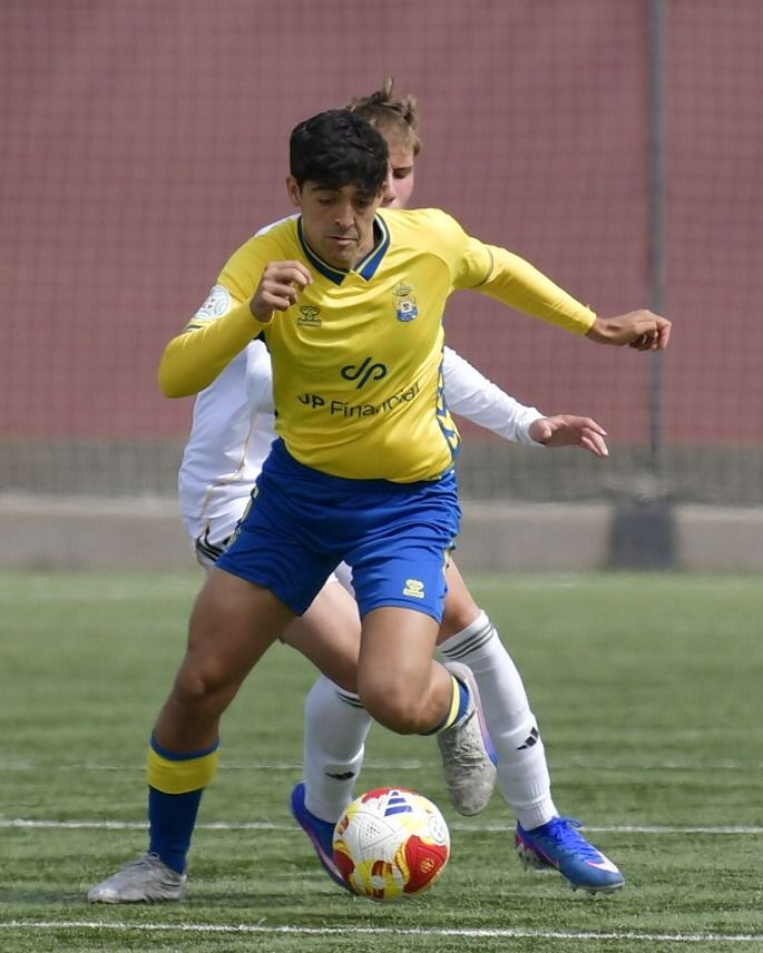 Yoni Pérez Real Madrid C | udlaspalmas.NET El sábado se presentaba como un día importante en el seno de la Unión Deportiva Las Palmas, pero solo dos de sus cuatro principales equipos fueron capaces de empatar y los dos principales equipos perdieron dos partidos importantes. El sábado 11 de abril estaba marcado en rojo en el calendario de la Unión Deportiva Las