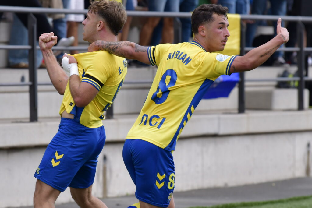 El filial amarillo deja la salvación virtualmente conseguida tras remontar un partido que comenzó con muchas dudas, pero en el que tiró de corazón para remontar. Los goles de Elías y Kirian Ramírez dieron la vuelta al inicial de Solsona. Con el resto de resultados, los amarillos ya han evitado el descenso directo y en