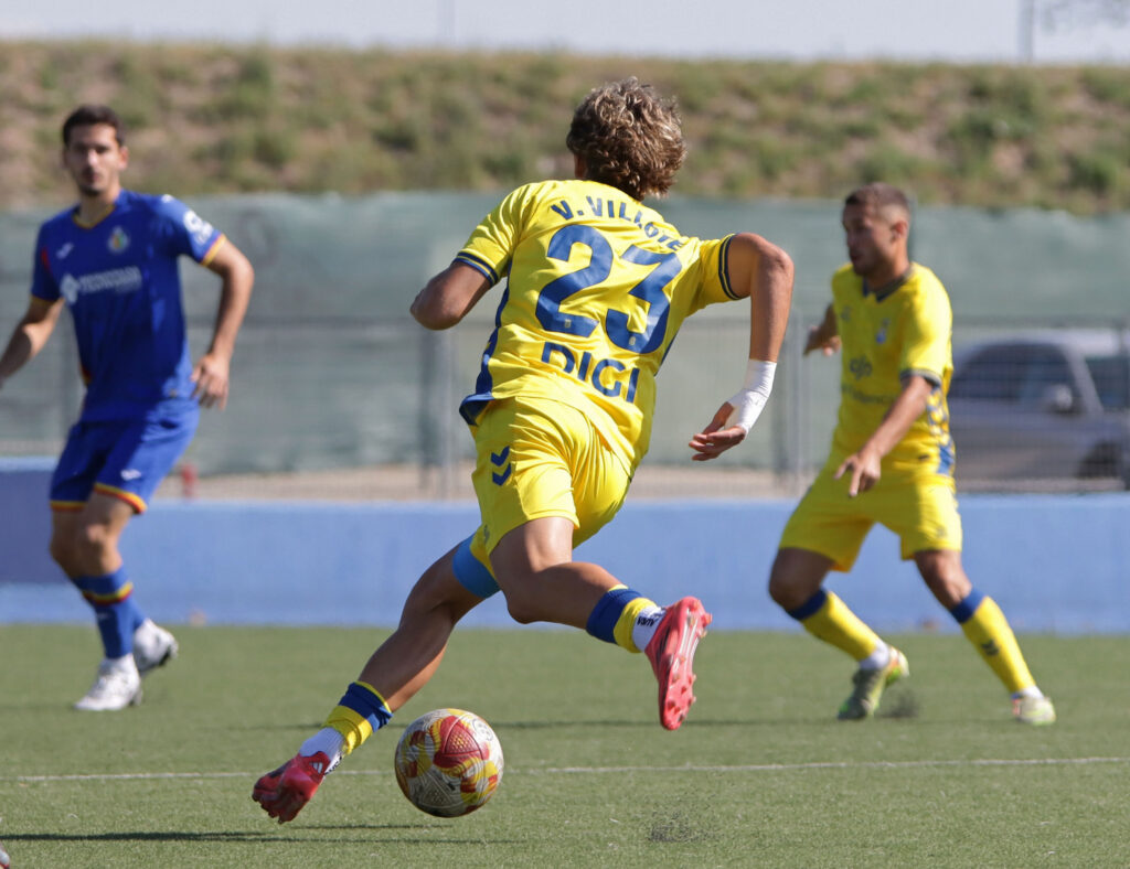 Las Palmas Atlético perdió este domingo en casa del Getafe B y se complicó la permanencia en un partido donde compitió hasta recibir el primer gol. Vea las mejores fotos de Jorge Collado para udlaspalmas.NET.