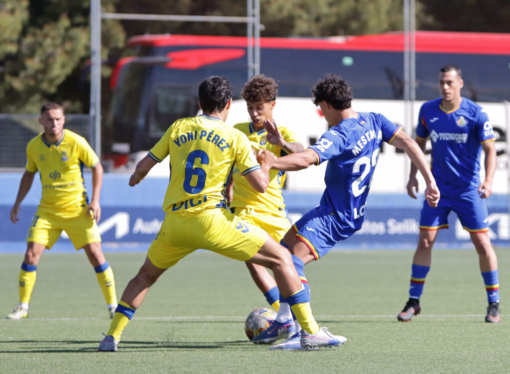 Las Palmas Atlético perdió este domingo en casa del Getafe B y se complicó la permanencia en un partido donde compitió hasta recibir el primer gol. Vea las mejores fotos de Jorge Collado para udlaspalmas.NET.