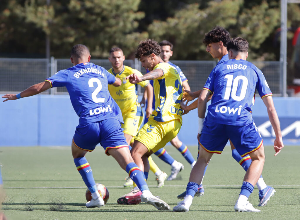 Las Palmas Atlético perdió este domingo en casa del Getafe B y se complicó la permanencia en un partido donde compitió hasta recibir el primer gol. Vea las mejores fotos de Jorge Collado para udlaspalmas.NET.