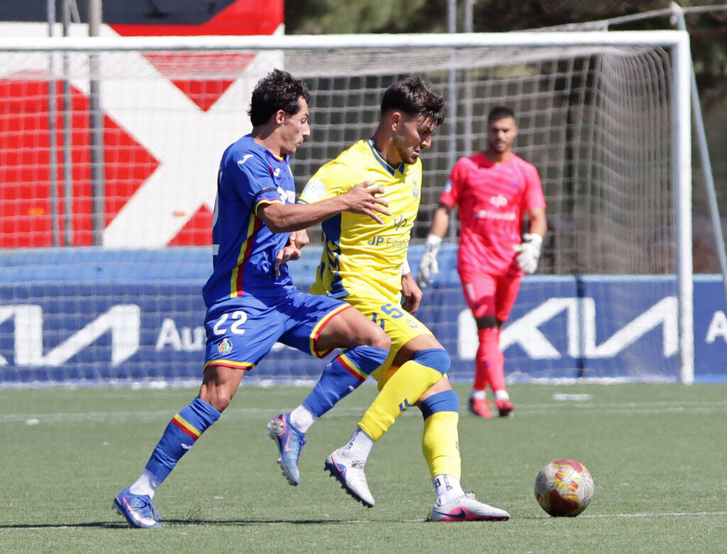 Las Palmas Atlético perdió este domingo en casa del Getafe B y se complicó la permanencia en un partido donde compitió hasta recibir el primer gol. Vea las mejores fotos de Jorge Collado para udlaspalmas.NET.