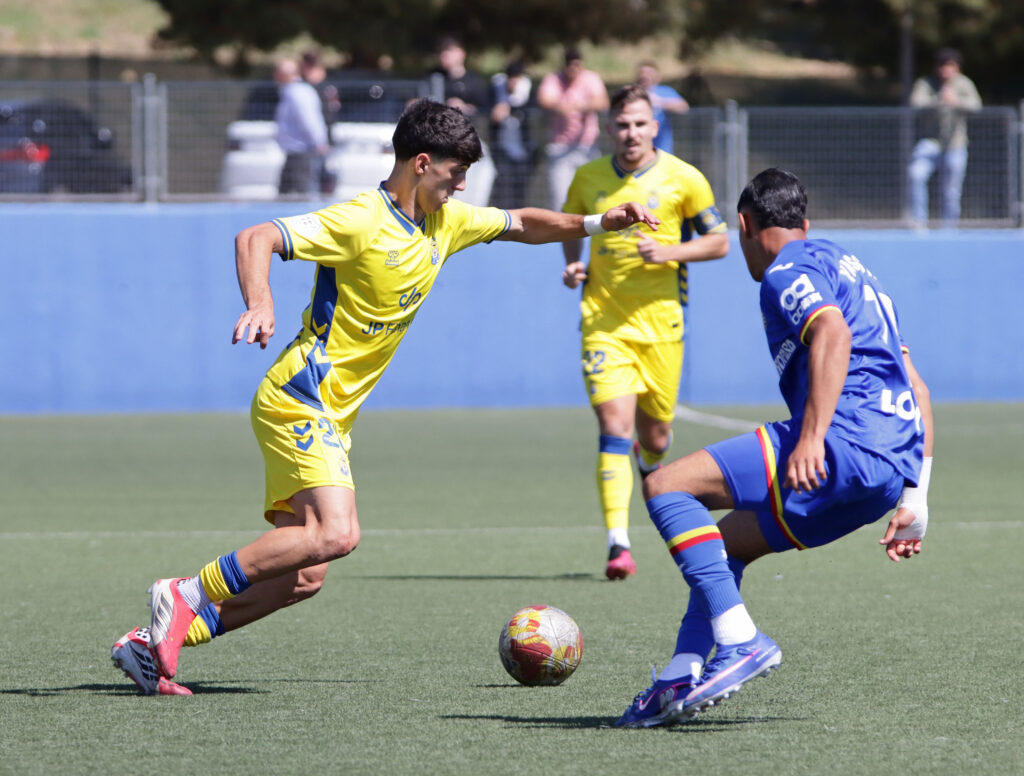 Las Palmas Atlético perdió este domingo en casa del Getafe B y se complicó la permanencia en un partido donde compitió hasta recibir el primer gol. Vea las mejores fotos de Jorge Collado para udlaspalmas.NET.